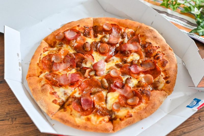 器に恋して。 vol.1】「きれいすぎない色」を目指して。小澤基晴さん